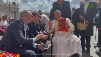 Ale historia! Papież Franciszek z szalikiem Jagiellonii Białystok