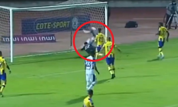 #dziejesiewsporcie: Był centymetry od pustej bramki. Nie uwierzysz, co zrobił