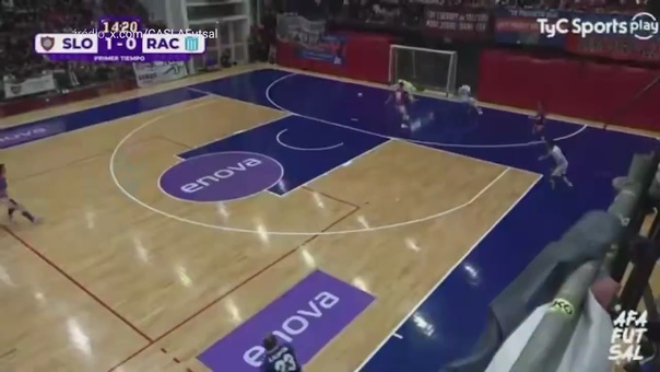 #dziejesiewsporcie: Bramkarz popisał się kapitalnym trafieniem w Argentynie