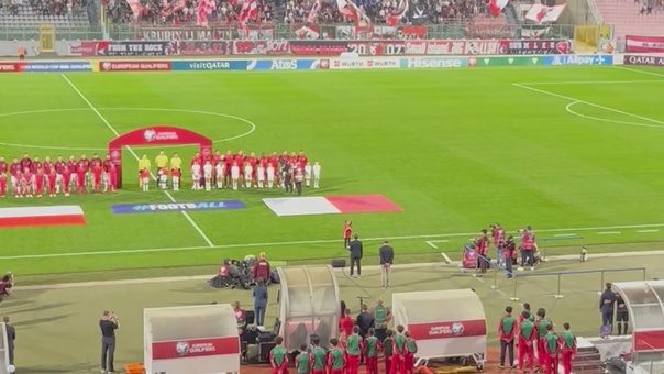 Sceny przed meczem Malta - Polska. Dziewczynka skradła show!