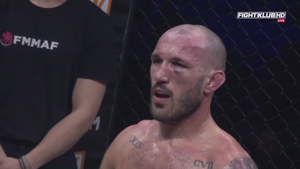 Zobaczył swojego przeciwnika i zrobił to! Sceny na gali MMA