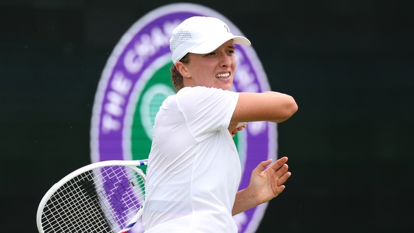 Świątek obroni tytuł na Wimbledonie? "Iga ma swoje słabości do pokonania"
