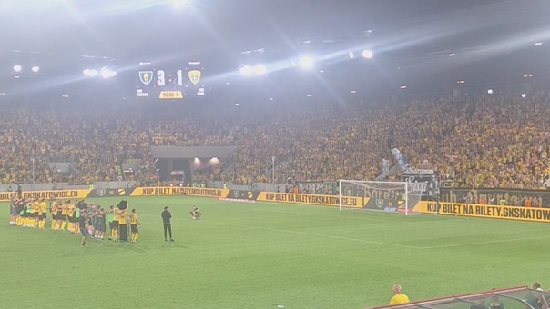 Piłkarze podeszli do kibiców. Tak GKS Katowice świętował awans w pucharach [WIDEO]