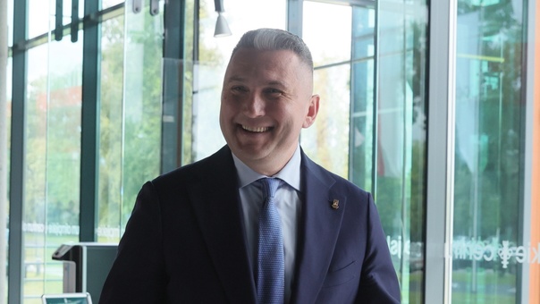 Tak zatrudniał Piesiewicz. "Sześć miesięcy wypowiedzenia"